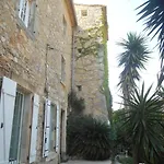 Privatunterkunft Chateau-donjon Du Xie Siecle Logis De La Meschaussee