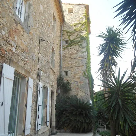 Homestay Logis De La Meschaussee, Dans Donjon Du Xie Siecle