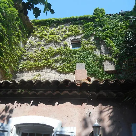 Habitación en casa particular Logis De La Meschaussée, Dans Donjon Du Xie Siècle *