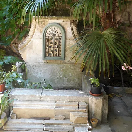 Logis De La Meschaussee, Dans Donjon Du Xie Siecle Canet (Aude)