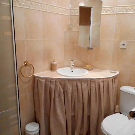 Logis De La Meschaussee, Dans Donjon Du Xie Siecle Homestay Canet (Aude)