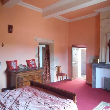 Homestay Logis De La Meschaussee, Dans Donjon Du Xie Siecle