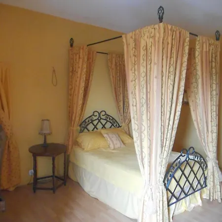 Logis De La Meschaussee, Dans Donjon Du Xie Siecle Homestay